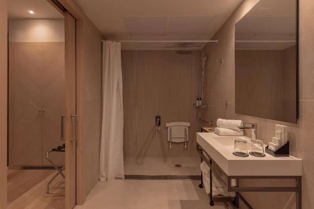 DOUBLE SINGLE USE DELUXE SUPERIOR Room, Gran Hotel Barcino 4*S, Barcelona