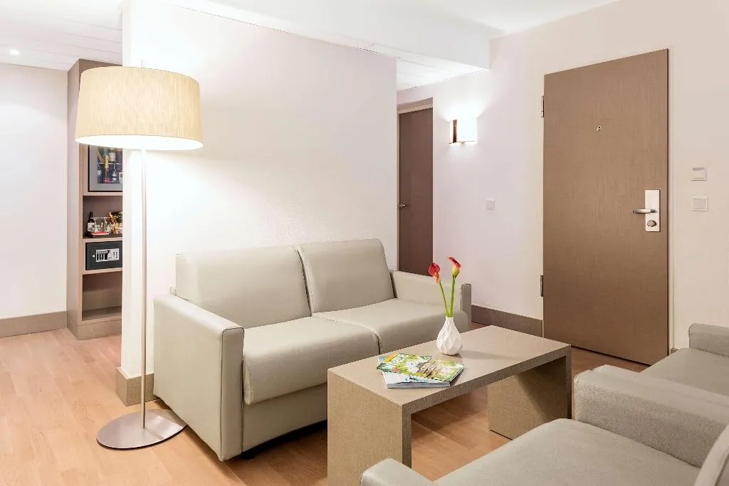 Room, NH Collection Berlin Mitte am Checkpoint Charlie, Berlin