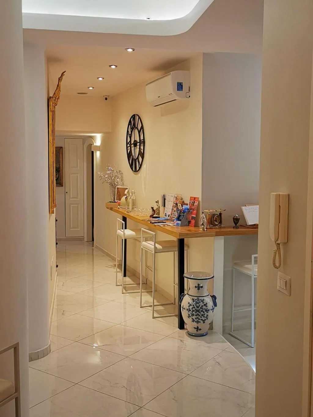 Lobby, Residenza Borbonica, Naples