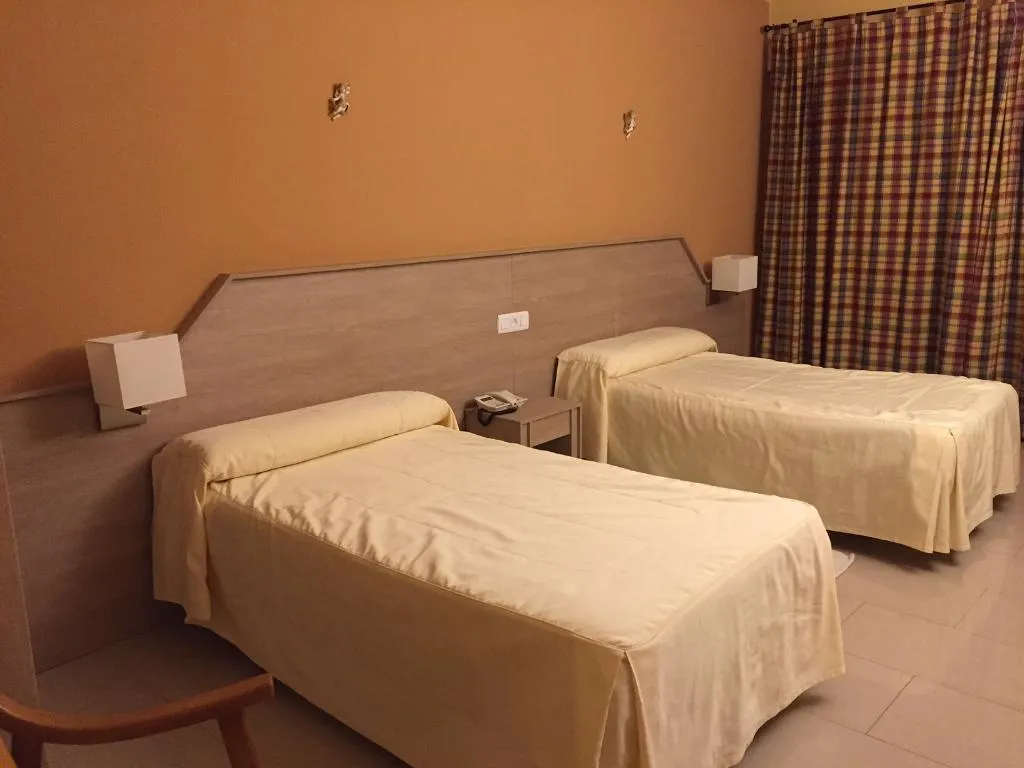 DOUBLE STANDARD Room, Manzanares, Madrid