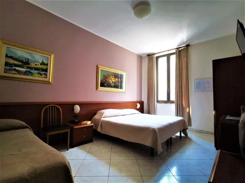 TRIPLE TWO BEDS Room, Hotel Venini, Milan