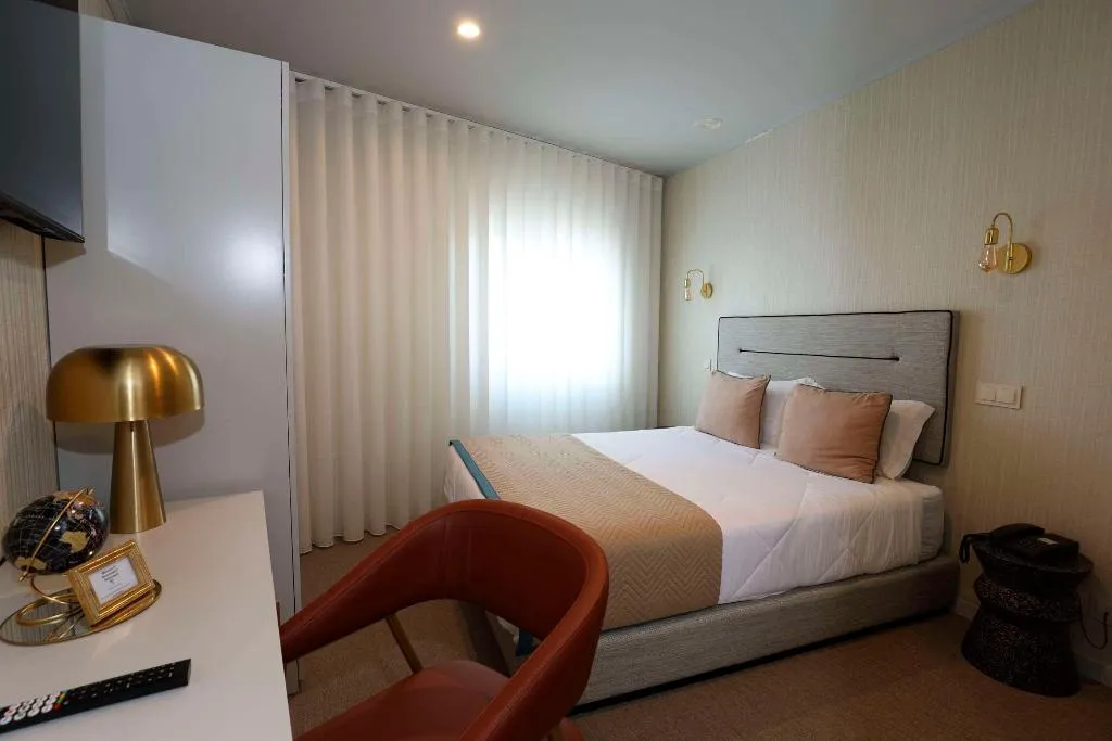 Room, America, Porto