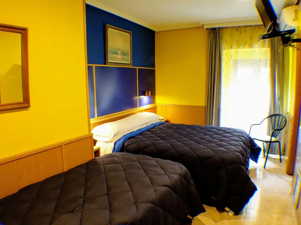 TRIPLE STANDARD Room, Trípolis Toledo, Madrid