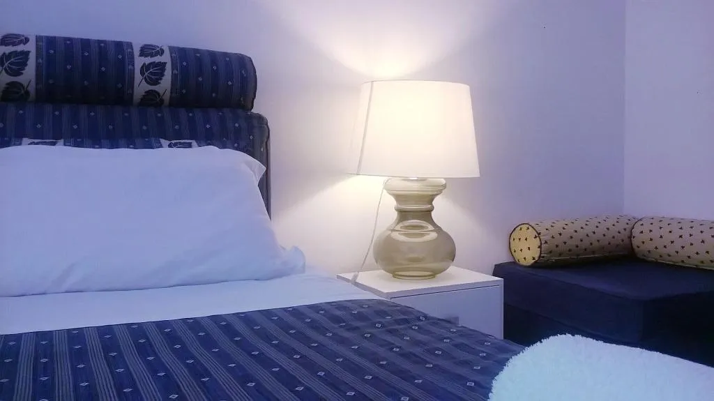 Room, 2 Be Home Colosseo, Naples