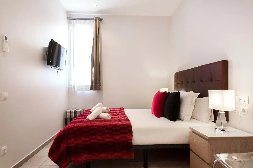 APARTMENT CAPACITY 2 TWO BEDROOMS Room, Dailyflats Barcelona Center, Barcelona