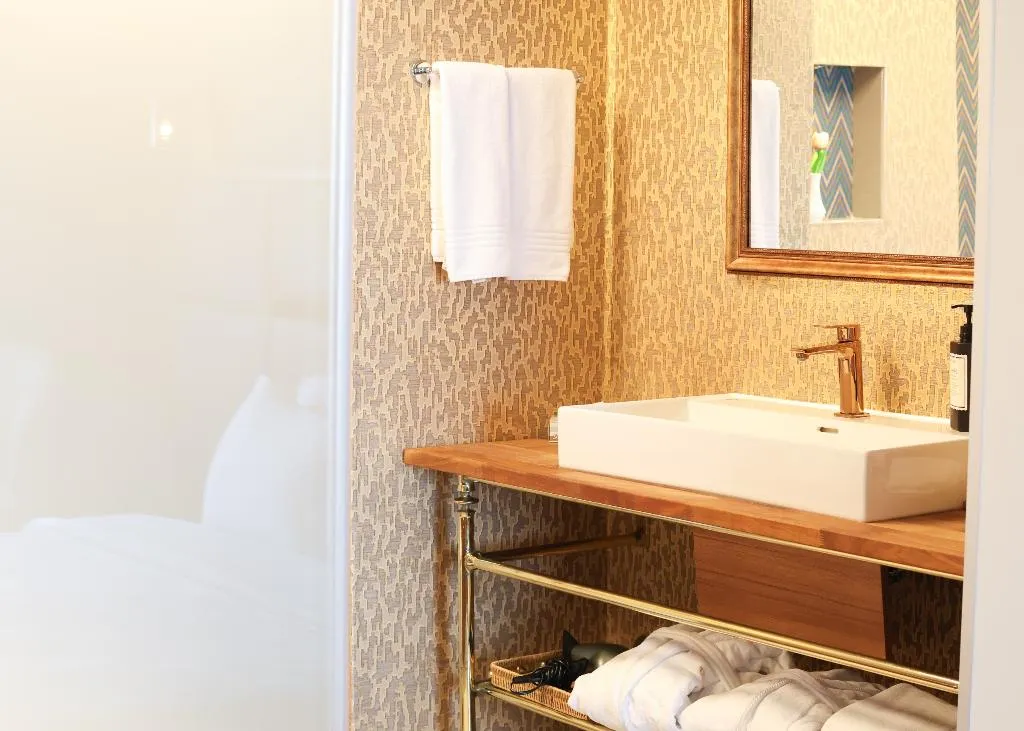 SUITE WITH JACUZZI Room, The Yali Konak Hotel Izmir, Izmir