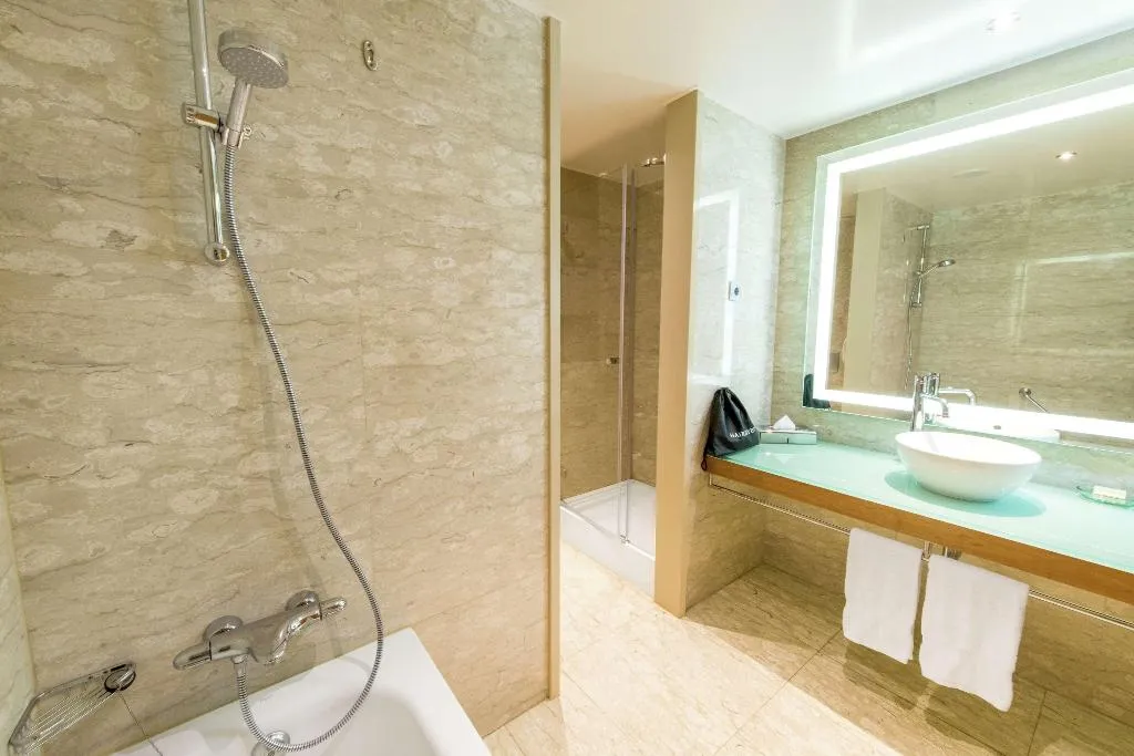 TWIN SEA VIEW Room, Hilton Diagonal Mar Barcelona, Barcelona
