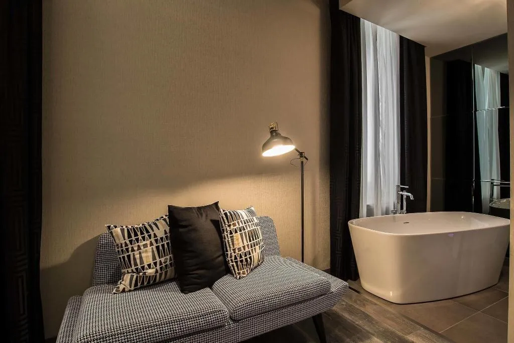 DOUBLE DELUXE QUEEN BED Room, Colonna Suite Del Corso, Rome