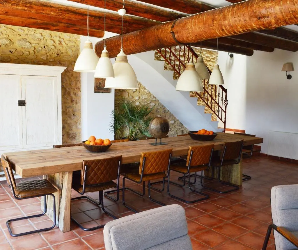 Room, Benali, Valencia