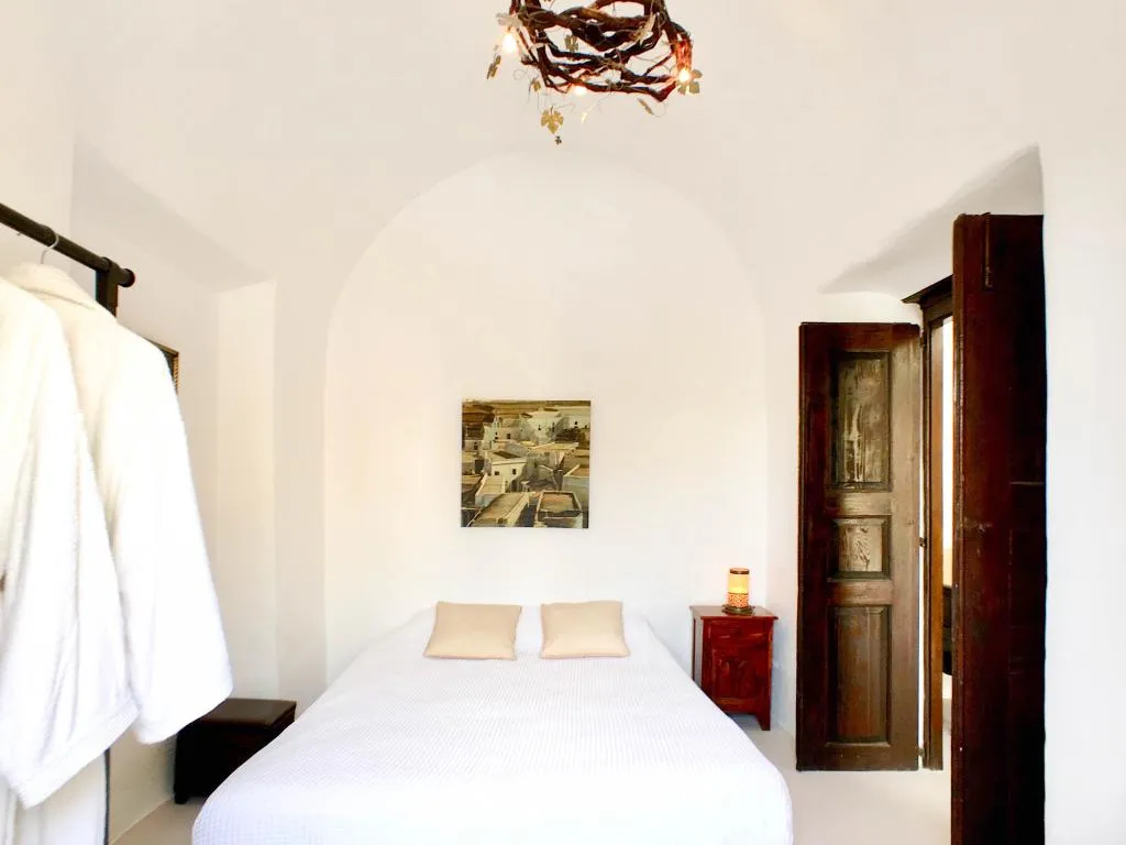 VILLA THREE BEDROOMS WITH PRIVATE POOL Room, Santorini Heritage Villas & Mansions, Santorini