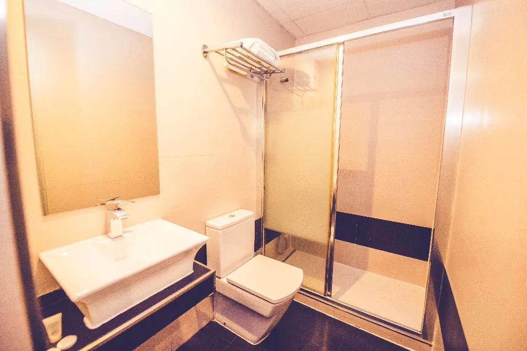 QUADRUPLE STANDARD Room, Hostal Sol Los Angeles, Madrid