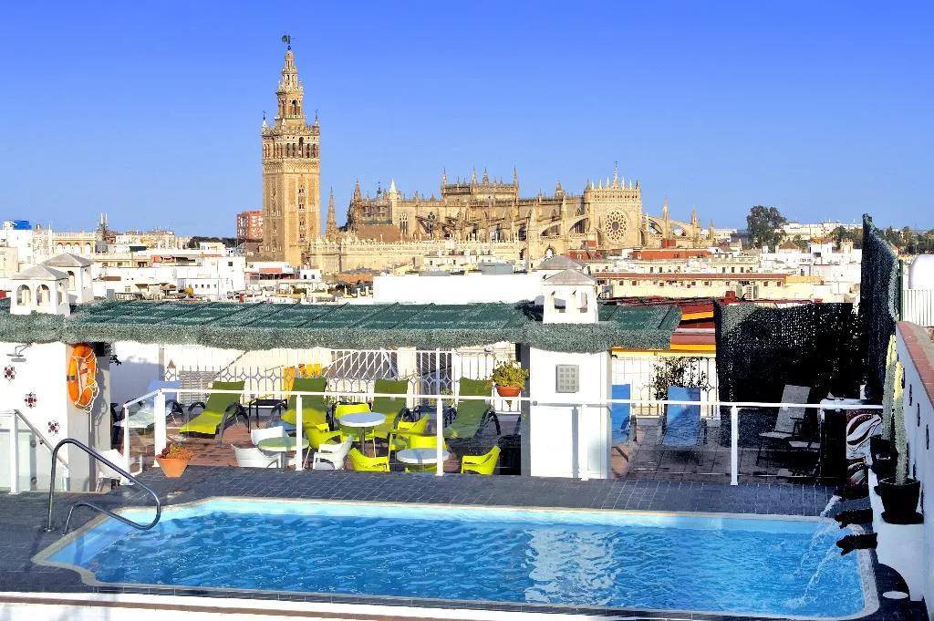Pool, Becquer, Seville