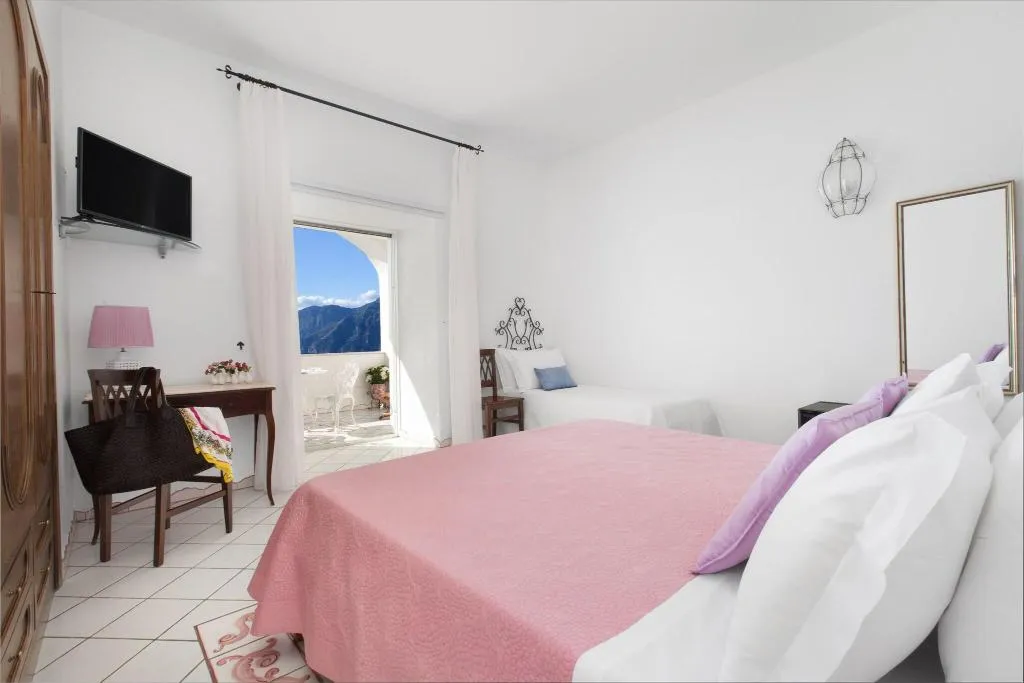Room, Smeraldo, Naples