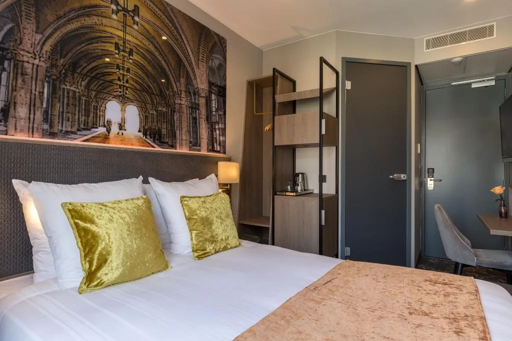 SINGLE STANDARD Room, Leonardo Hotel Amsterdam Museum Quarter, Amsterdam