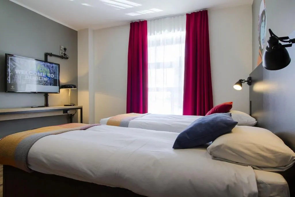 DOUBLE DELUXE KING BED Room, Generator Dublin, Dublin