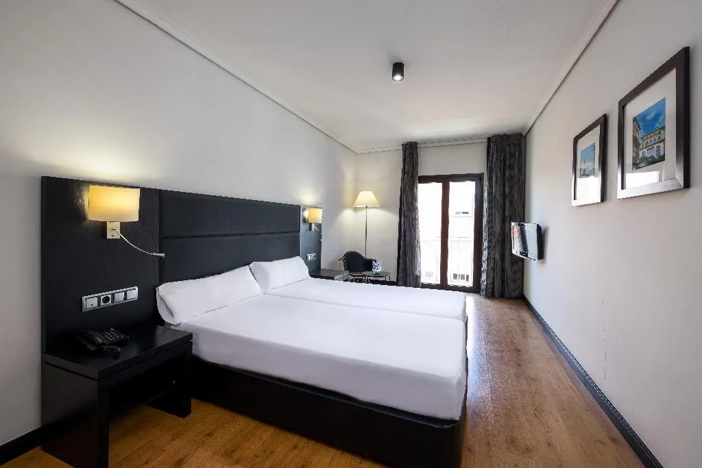 DOUBLE ECONOMY Room, Virgen de los Reyes, Seville