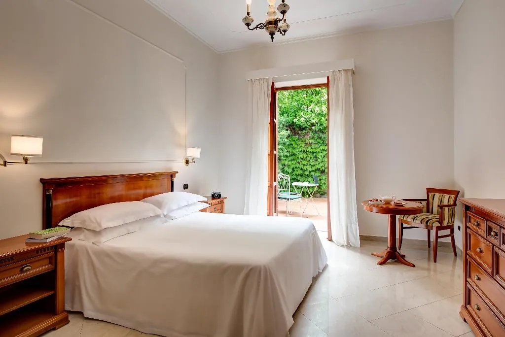Double or Twin ECONOMY Room, Majestic Palace, Naples