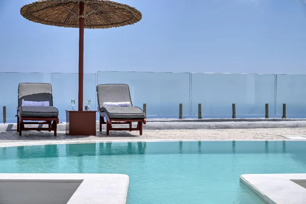 SUITE DELUXE WITH PRIVATE POOL Room, splendour hotel and suites, Santorini