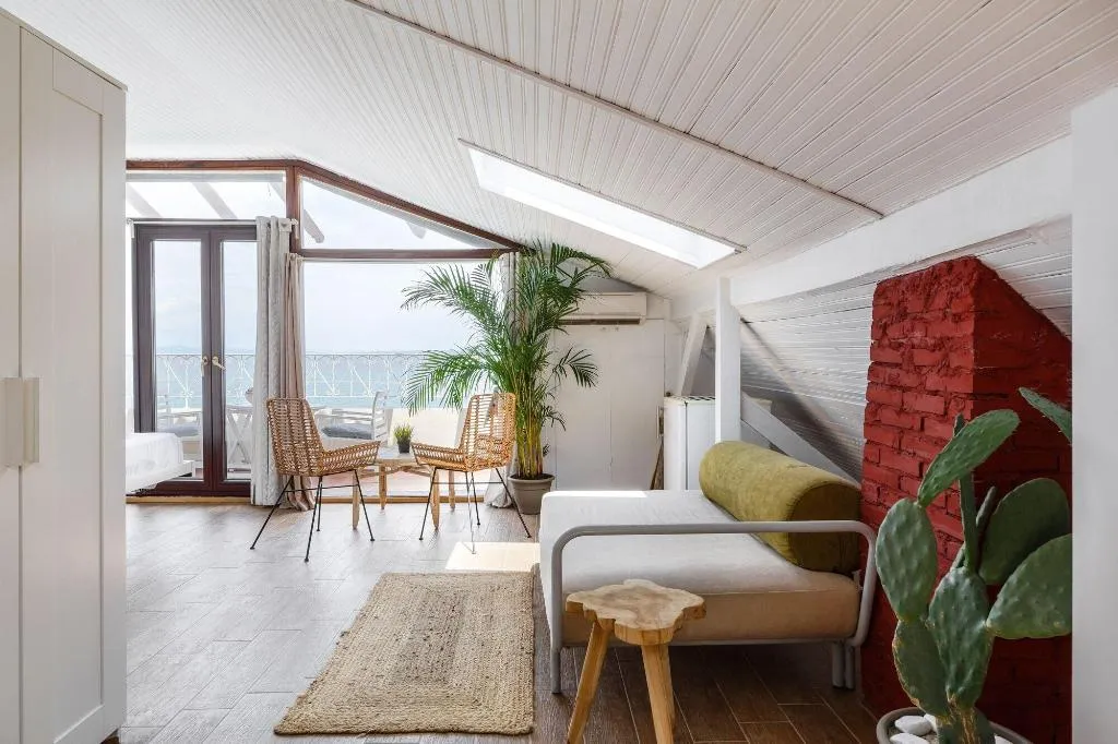 Room, Marabou, Halkidiki