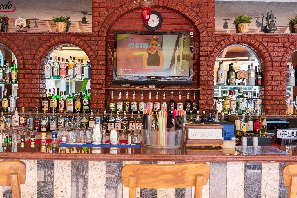 Bar, Belcehan Deluxe, Dalaman