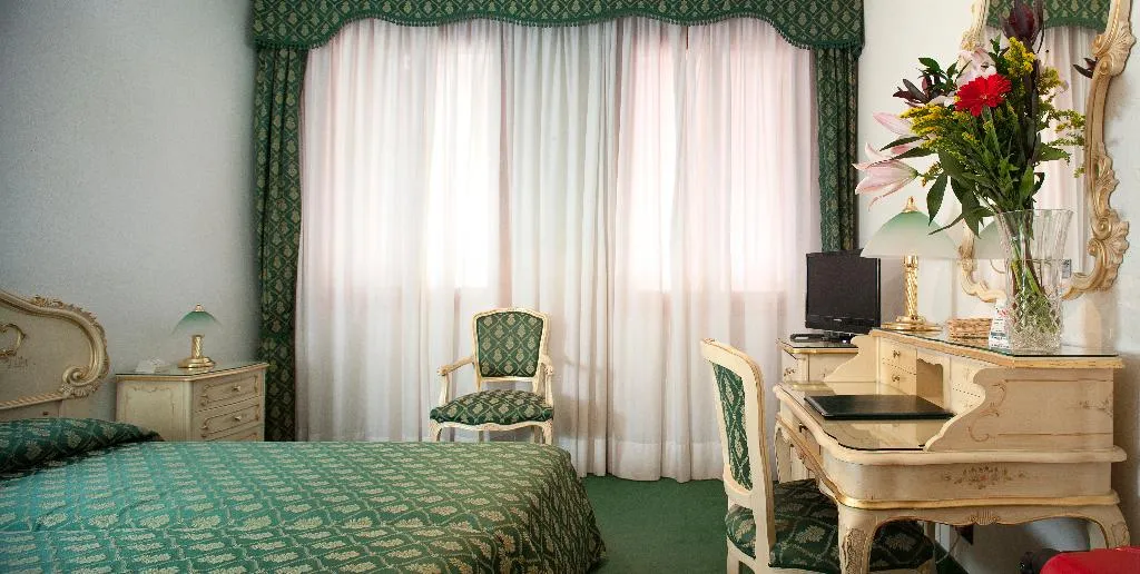 Double or Twin STANDARD Room, Commercio e Pellegrino, Venice