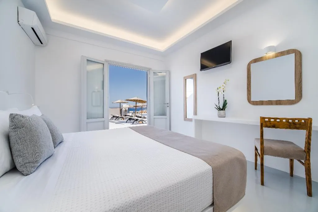 Room WITH VIEWS Room, Serenita Luxury Suites, Santorini
