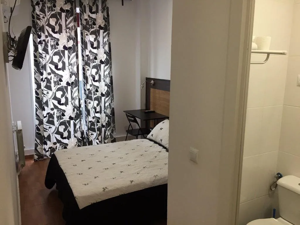 Room, Hostal Alaska, Madrid