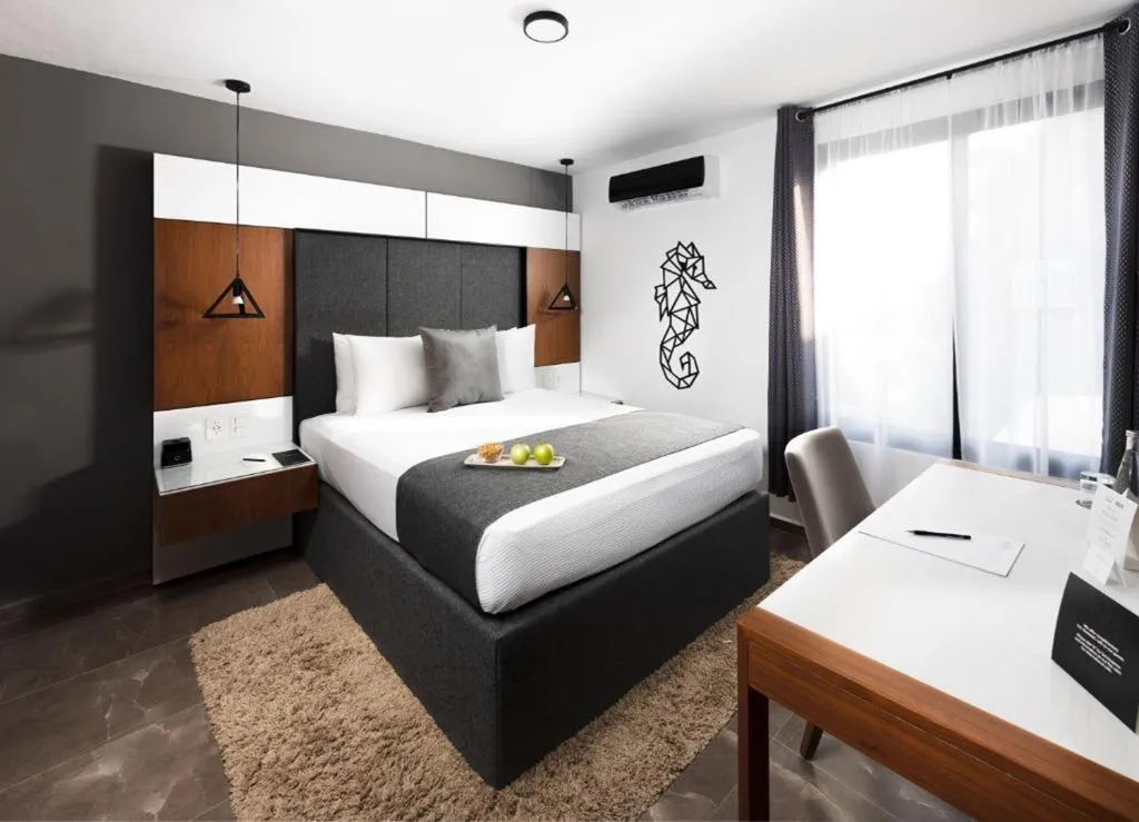 STUDIO DELUXE QUEEN BED Room, Seven Boutique Apartments Cancún, Cancun Area