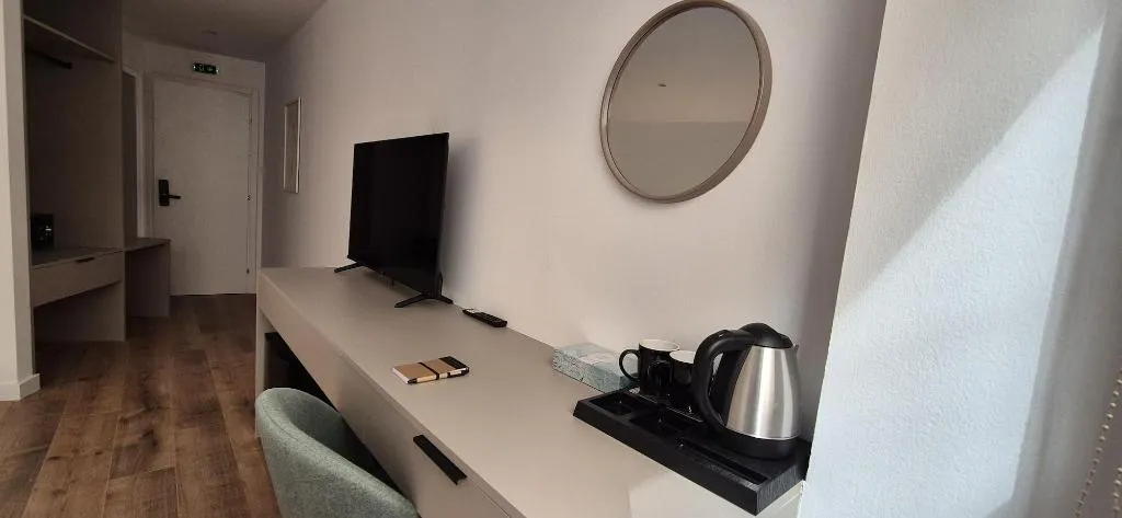 Room, Figleaf Kypseli, Athens