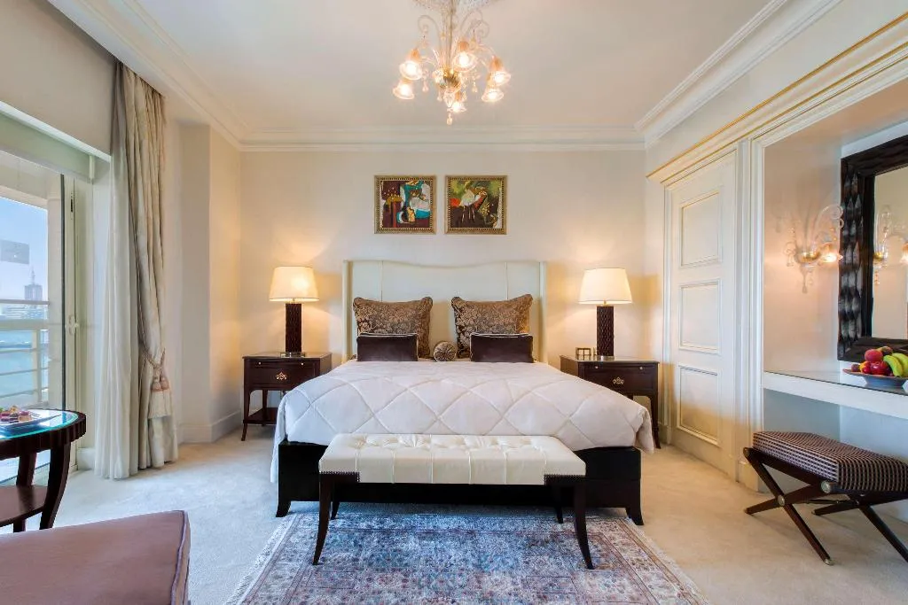 SUITE STANDARD Room, Kempinski Nile Hotel Garden City Cairo, Cairo