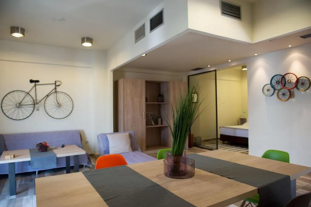 Room, Athens Way Lofts, Athens