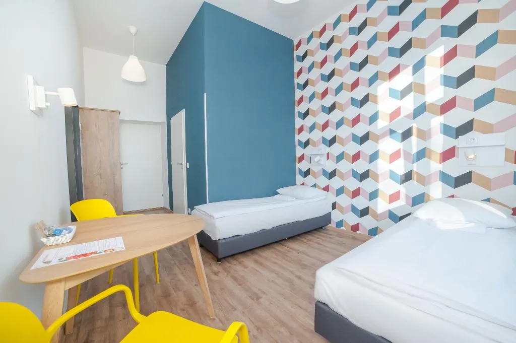 TWIN STANDARD Room, Hostel Atlantis Kraków, Krakow