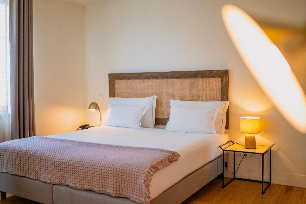 DOUBLE SUPERIOR WITH DOUBLE BED Room, Jardim Da Lapa By Shiadu, Lisbon