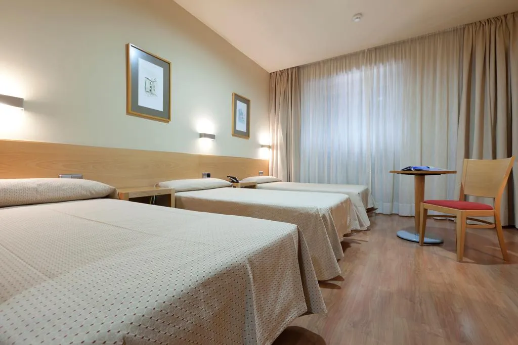 TRIPLE STANDARD Room, Victoria 4 Puerta del Sol, Madrid