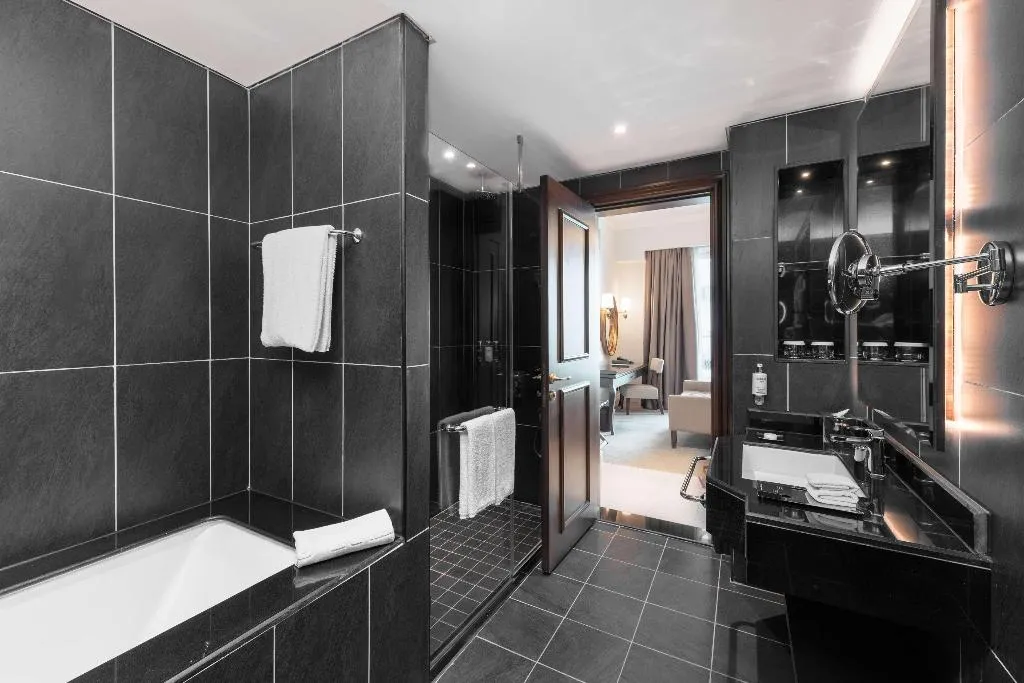 SUITE STANDARD Room, Dukes The Palm Dubai Hotel, Dubai