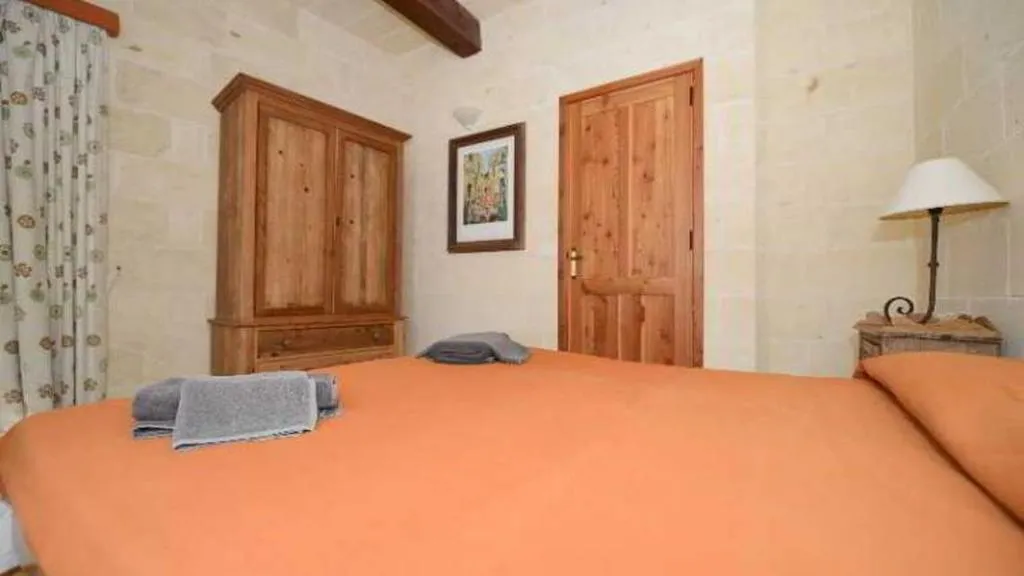 Room, Summerfield, Gozo