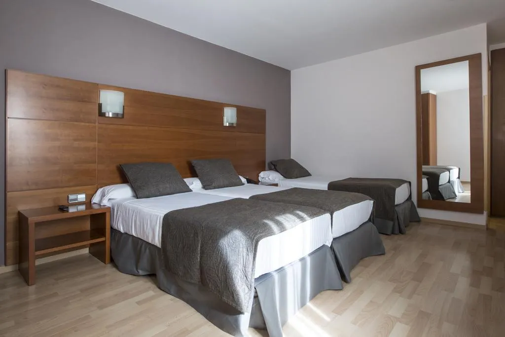 TRIPLE STANDARD Room, Via Augusta, Barcelona