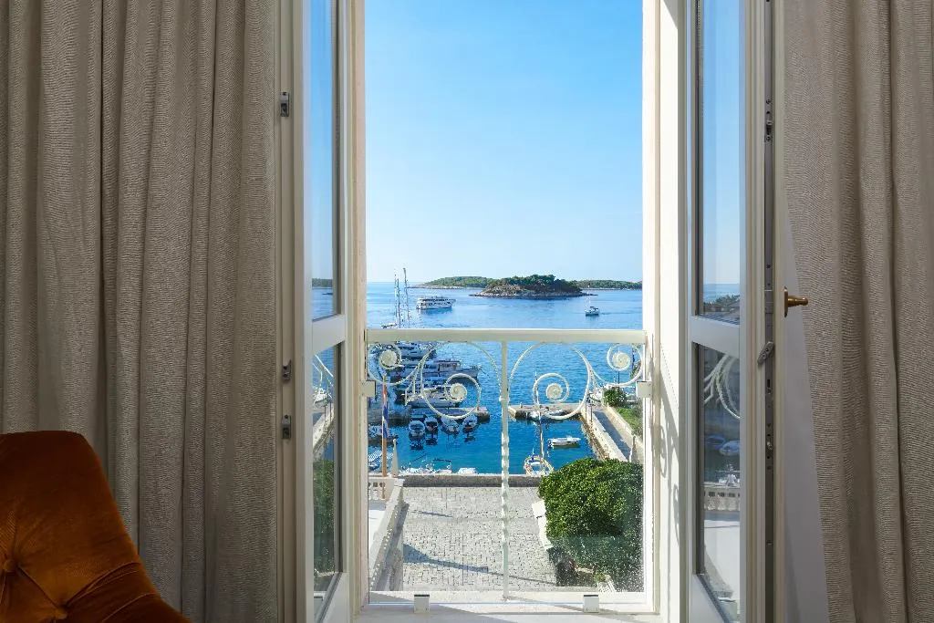 SUITE DELUXE SEA VIEW Room, Palace Elisabeth Hvar Hotel, Split