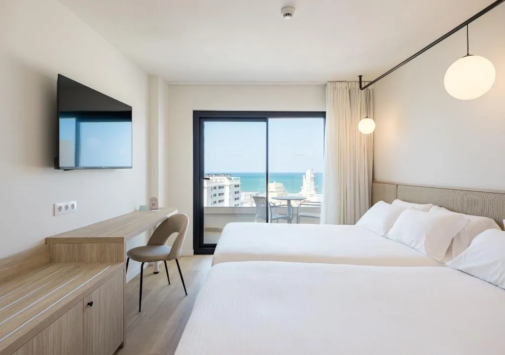 TRIPLE STANDARD Room, RH Arena, Valencia
