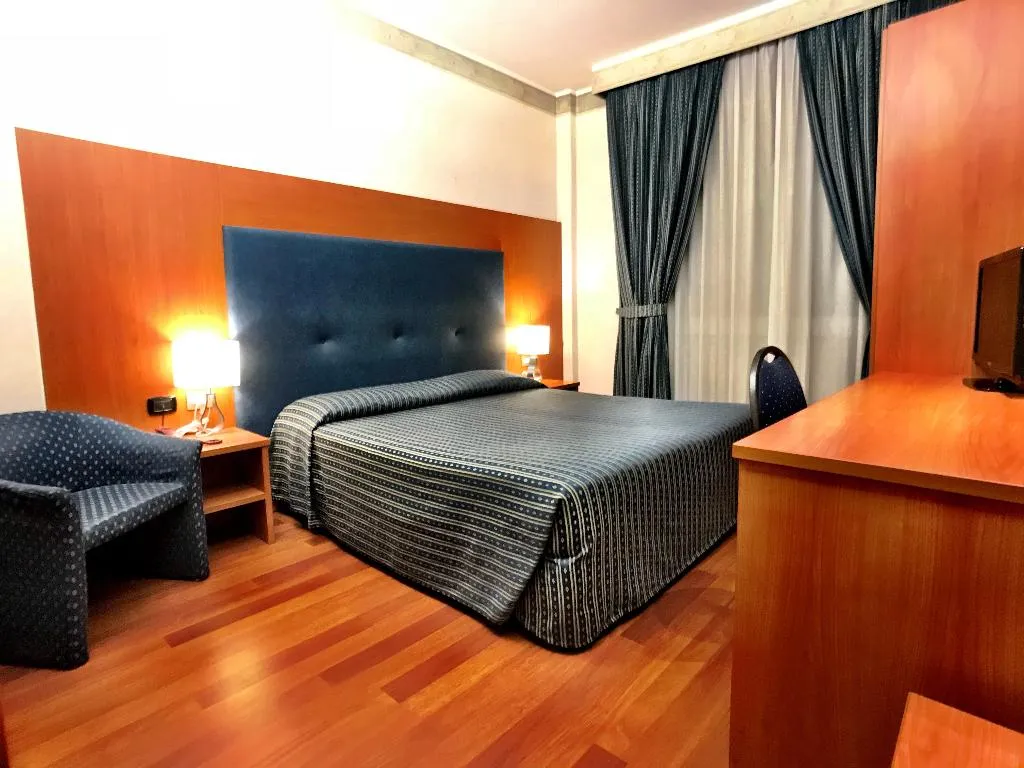 Room, Mec, Milan