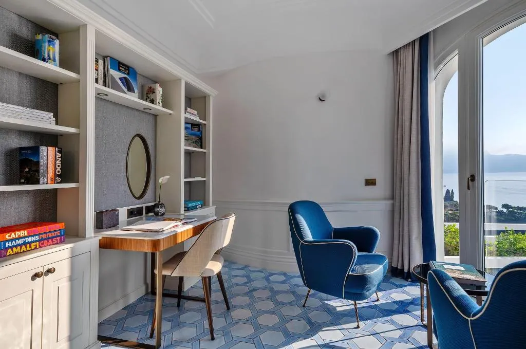 Room, Borgo Santandrea, Naples