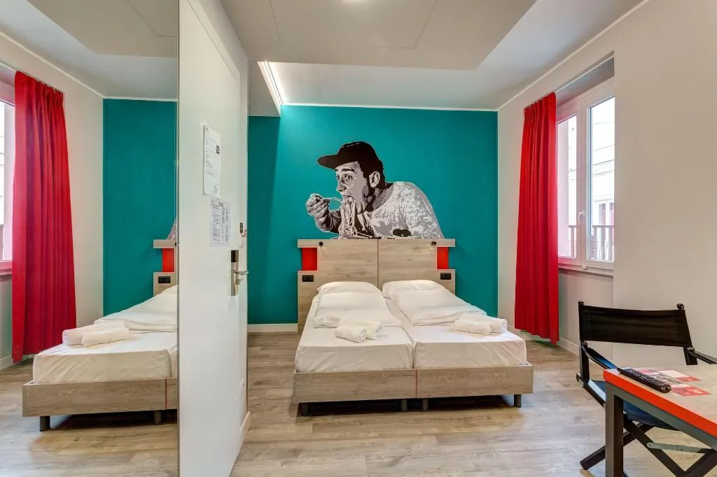 Room, Meininger Roma Termini, Naples