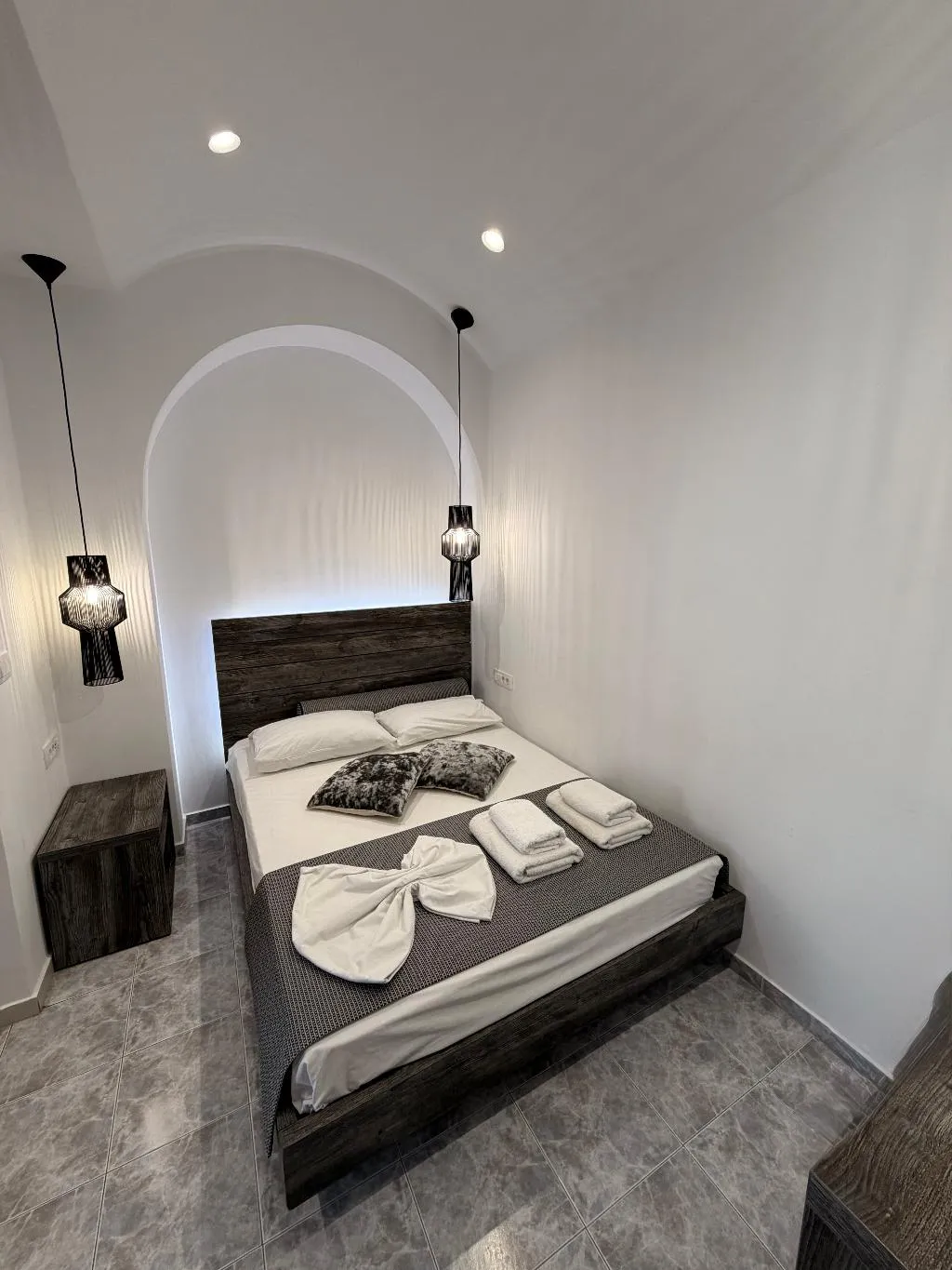 Double or Twin STANDARD Room, Villa Livadaros, Santorini