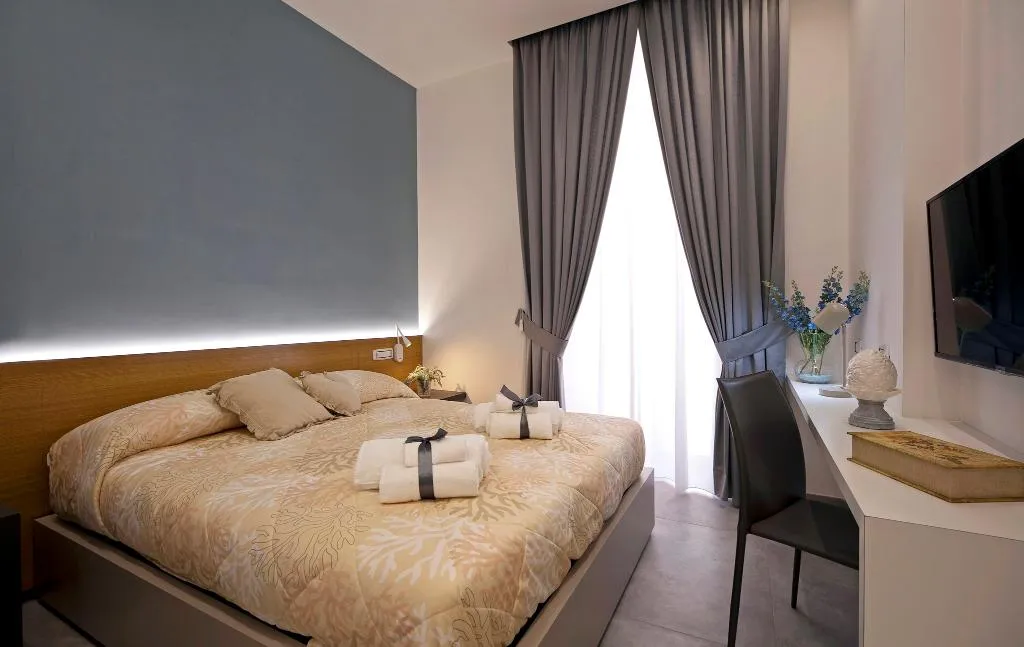 DOUBLE WITH BALCONY Room, Domus Schilizzi Guesthouse, Naples