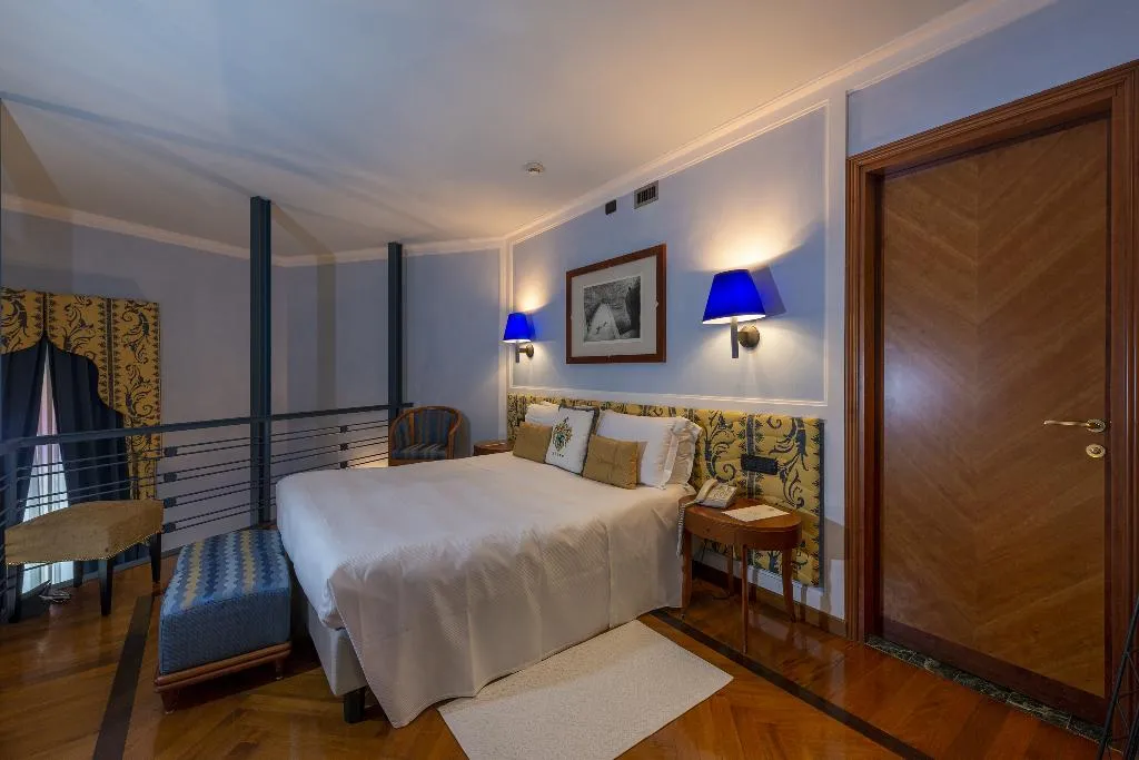 SUITE DELUXE KING BED Room, Grand Hotel Ortigia, Catania