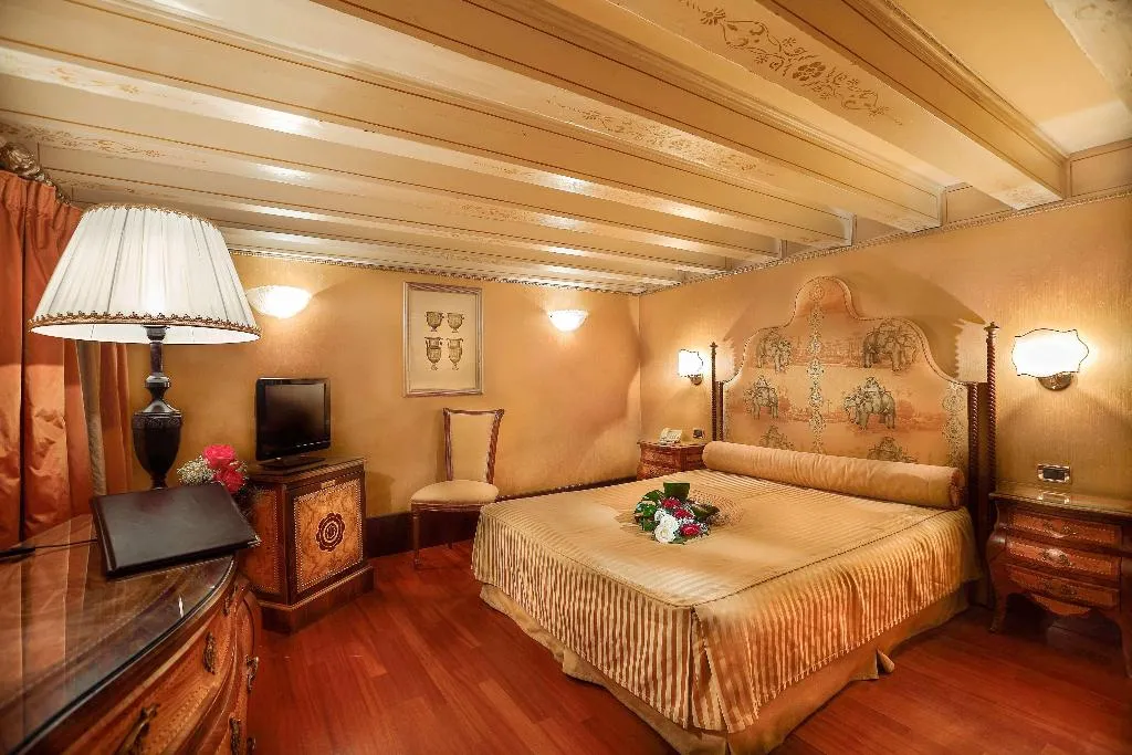 Room, Colombina, Venice