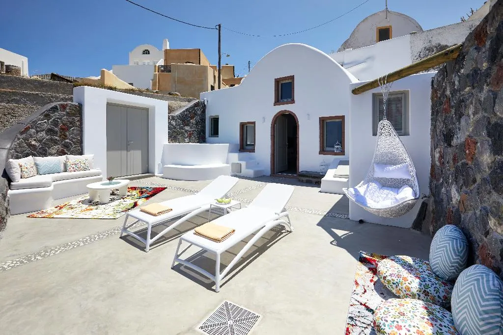 General view, Mellow Luxury Cave, Santorini