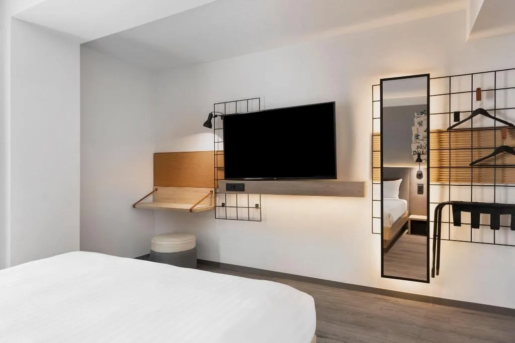 DOUBLE QUEEN SIZE BED Room, Moxy Barcelona, Barcelona