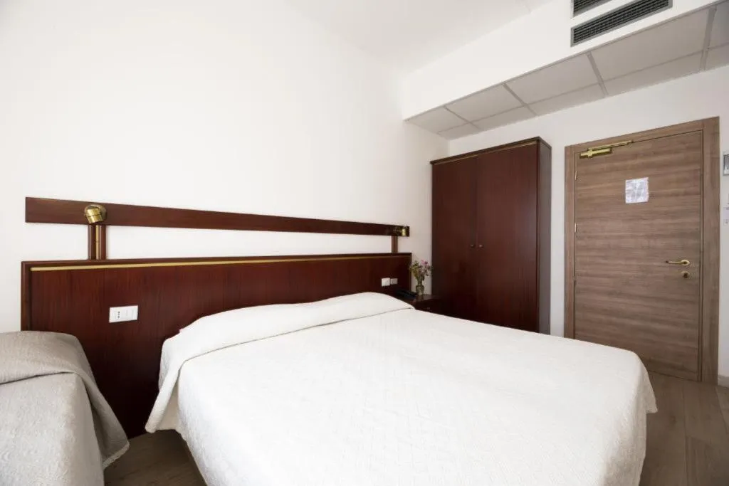 TRIPLE STANDARD Room, Vienna, Venice