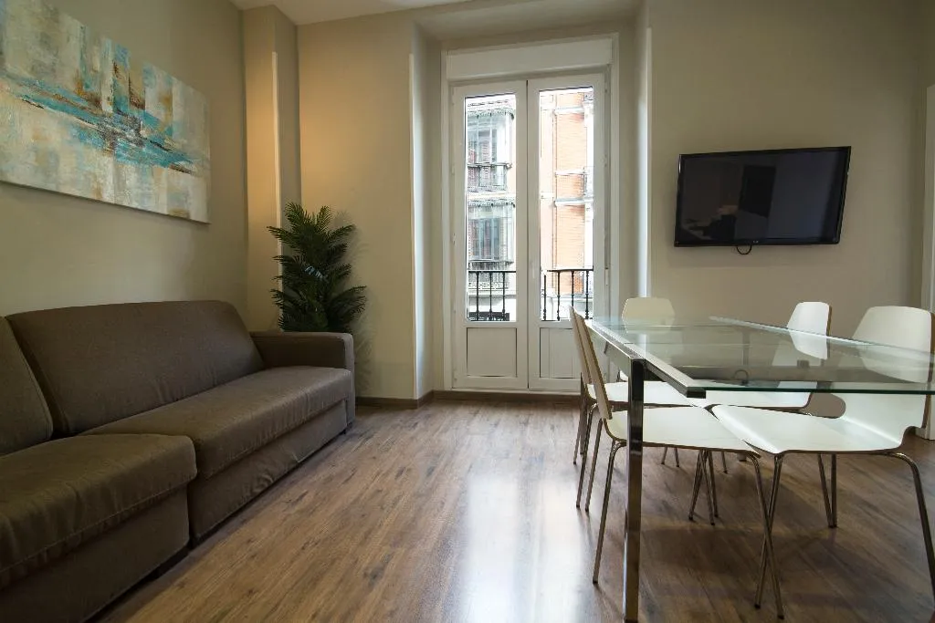 APARTMENT TWO BEDROOMS Room, Suites You Nickel, Madrid